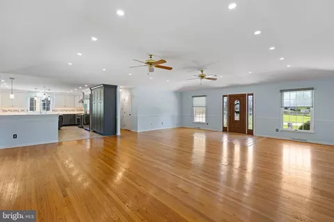 Living - 114 Matthew Dr, Bear, DE 19701 photo 3 of 5
