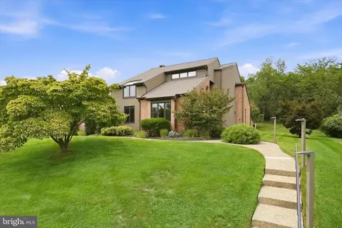 24 Downs Dr, Wilmington, DE 19807