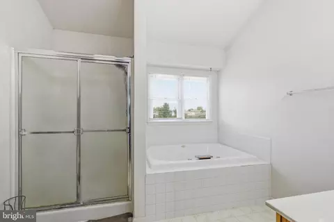 Bath - 39 Pegasus Pl, Bear, DE 19701 photo 3 of 4