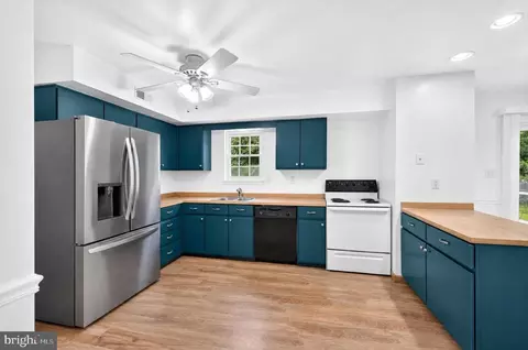 Kitchen - 431 Nilsen Rd, Bear, DE 19701 photo 2 of 2
