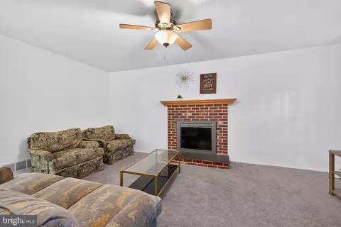 Living - 431 Nilsen Rd, Bear, DE 19701 photo 1 of 2