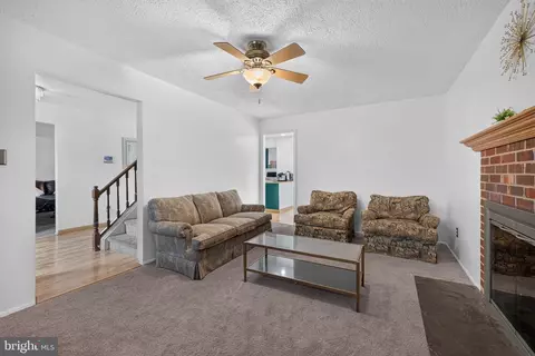 Living - 431 Nilsen Rd, Bear, DE 19701 photo 2 of 2