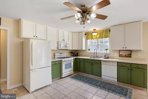 Kitchen - 206 W Thomas Ct, Middletown, DE 19709 photo 1 of 2