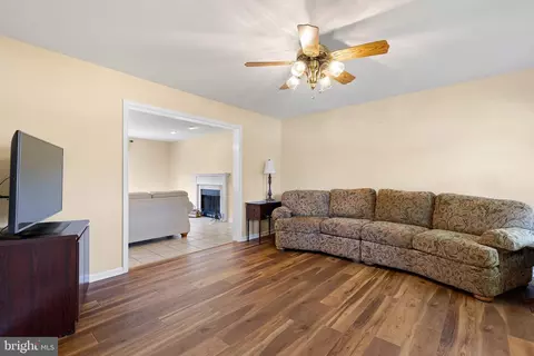 Living - 206 W Thomas Ct, Middletown, DE 19709 photo 4 of 7
