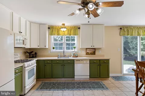 Kitchen - 206 W Thomas Ct, Middletown, DE 19709 photo 2 of 2