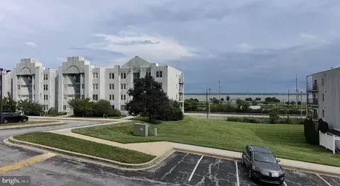 5211 Le Parc Dr #6, Wilmington, DE 19809