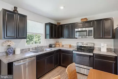 Kitchen - 181 Wye Oak Dr, Townsend, DE 19734 photo 2 of 2