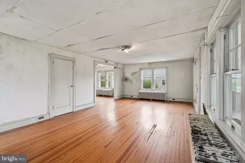 Living - 117 Main St, Townsend, DE 19734 photo 4 of 5