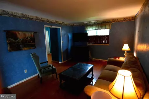 Living - 35 Valley Forge Ct, Newark, DE 19702 photo 3 of 3