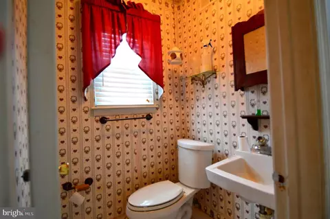 Bath - 35 Valley Forge Ct, Newark, DE 19702 photo 1 of 2