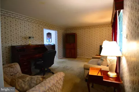 Living - 35 Valley Forge Ct, Newark, DE 19702 photo 1 of 3