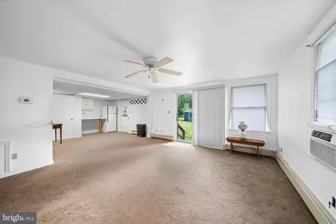 Living - 951 Barksdale Rd, Newark, DE 19711 photo 3 of 5