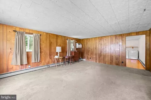 Living - 951 Barksdale Rd, Newark, DE 19711 photo 2 of 5