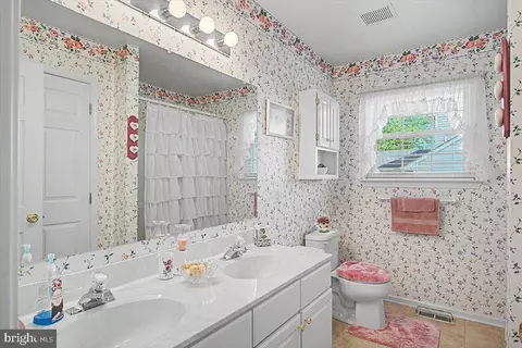Bath - 28 Dasher Ave, Bear, DE 19701 photo 2 of 2
