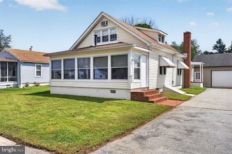 513 Clinton St, Delaware City, DE 19706