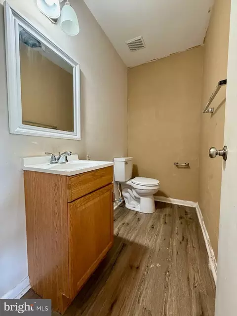 Bath - 254 Whitherspoon Ln, Newark, DE 19713 photo 1 of 3