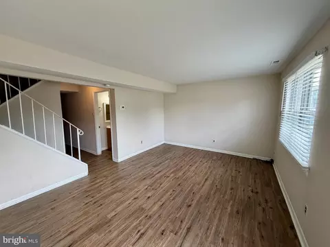 Living - 254 Whitherspoon Ln, Newark, DE 19713 photo 1 of 4