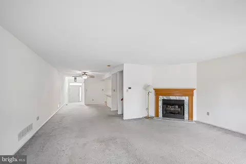 Living - 8 Orourke Ct, Newark, DE 19702 photo 4 of 5