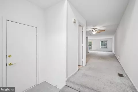 Entry Way - 8 Orourke Ct, Newark, DE 19702 photo 2 of 3