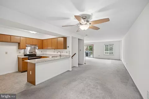 Living - 8 Orourke Ct, Newark, DE 19702 photo 1 of 5