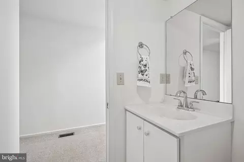 Bath - 8 Orourke Ct, Newark, DE 19702 photo 1 of 4