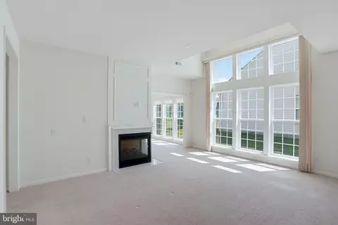 Living - 305 Sentinel Ln, Newark, DE 19702 photo 5 of 7