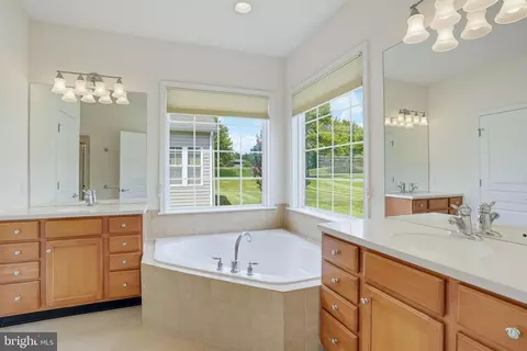 Bath - 305 Sentinel Ln, Newark, DE 19702 photo 1 of 3