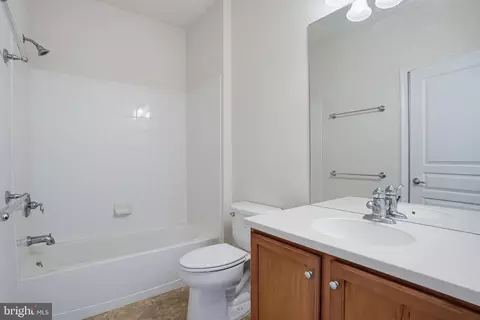 Bath - 305 Sentinel Ln, Newark, DE 19702 photo 3 of 3