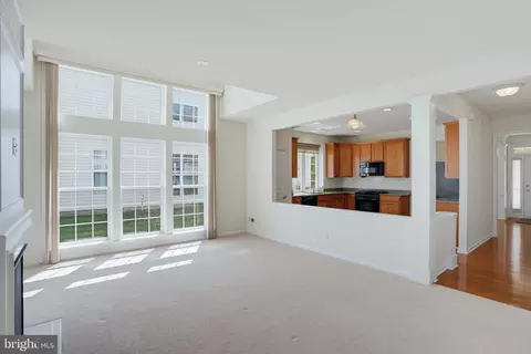 Living - 305 Sentinel Ln, Newark, DE 19702 photo 6 of 7