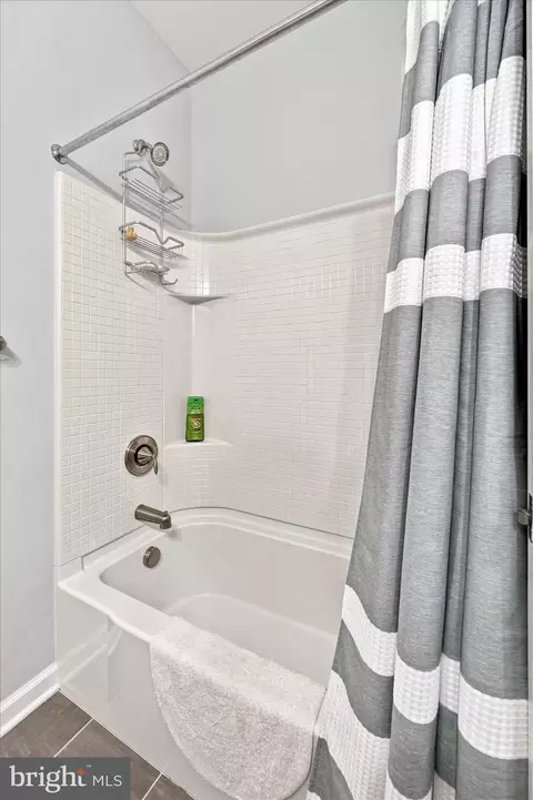 Bath - 2318 Schubert Ln, Middletown, DE 19709 photo 2 of 2