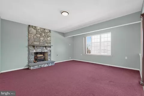 Living - 1 Foxfield Ct, Bear, DE 19701 photo 3 of 5