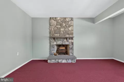 Living - 1 Foxfield Ct, Bear, DE 19701 photo 4 of 5