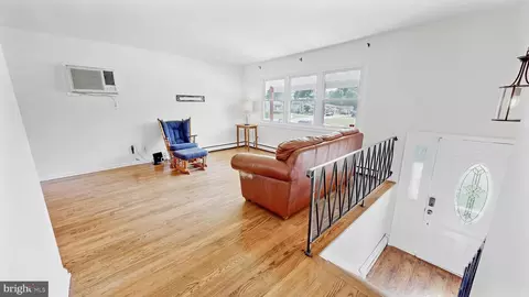 Entry Way - 24 Windflower Dr, Newark, DE 19711 photo 4 of 7