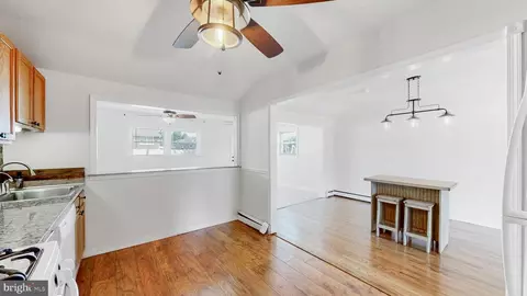 Entry Way - 24 Windflower Dr, Newark, DE 19711 photo 6 of 7