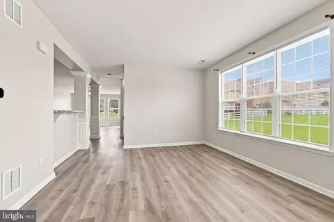 Living - 161 Springfield Cir, Middletown, DE 19709 photo 2 of 10