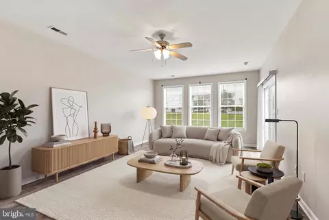 Living - 161 Springfield Cir, Middletown, DE 19709 photo 5 of 10