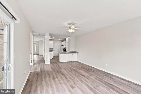 Living - 161 Springfield Cir, Middletown, DE 19709 photo 7 of 10