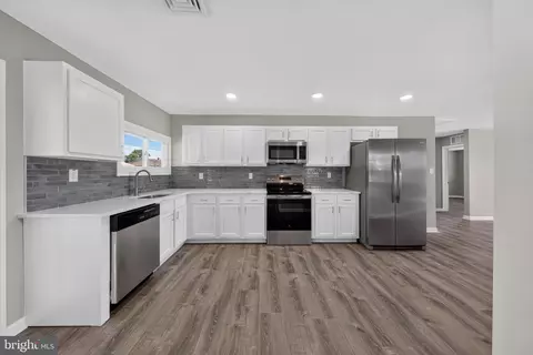 Kitchen - 71 Mercer Dr, Newark, DE 19713 photo 1 of 2