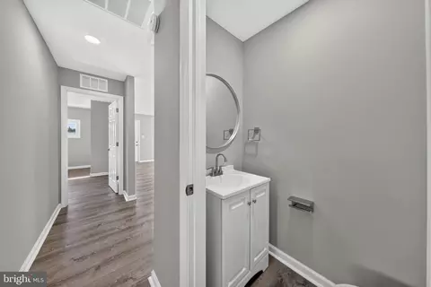 Entry Way - 71 Mercer Dr, Newark, DE 19713 photo 13 of 15