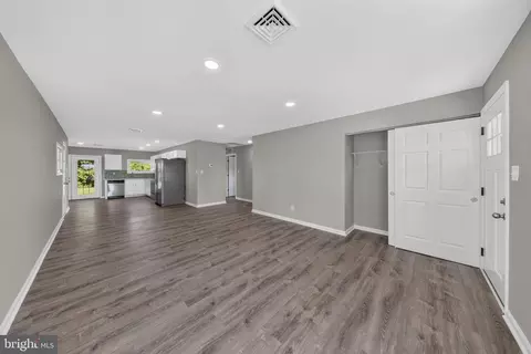Entry Way - 71 Mercer Dr, Newark, DE 19713 photo 2 of 15
