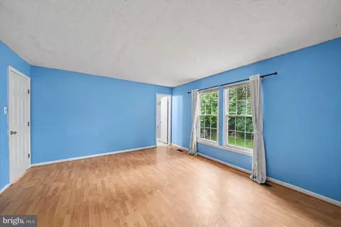 Living - 206 Macduff Rd, Newark, DE 19711 photo 2 of 4
