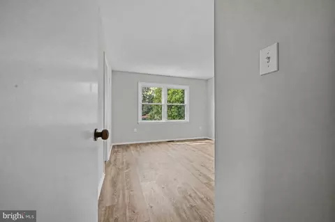 Entry Way - 32 Stephanie Dr, Bear, DE 19701 photo 2 of 3
