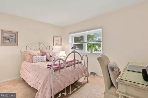 Bedroom - 29 E Cherokee Dr, Newark, DE 19713 photo 1 of 5