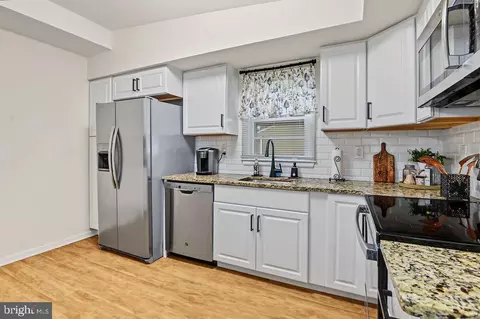 Kitchen - 29 E Cherokee Dr, Newark, DE 19713 photo 1 of 3