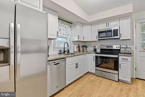 Kitchen - 29 E Cherokee Dr, Newark, DE 19713 photo 3 of 3