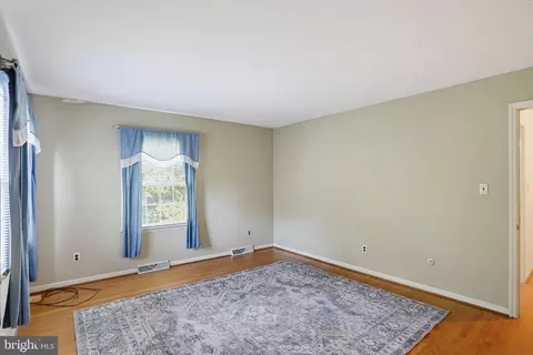 Living - 301 Caravel Dr, Bear, DE 19701 photo 6 of 8