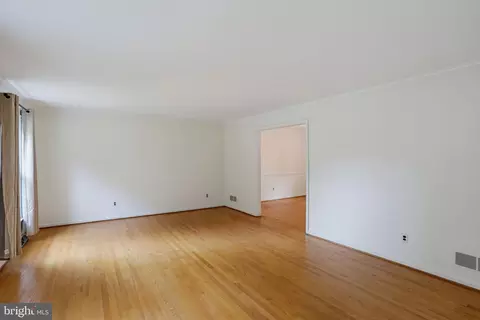 Living - 301 Caravel Dr, Bear, DE 19701 photo 5 of 8