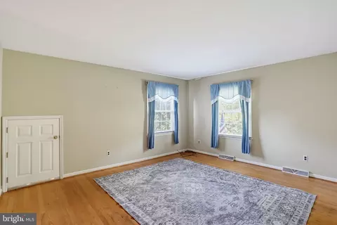 Living - 301 Caravel Dr, Bear, DE 19701 photo 7 of 8