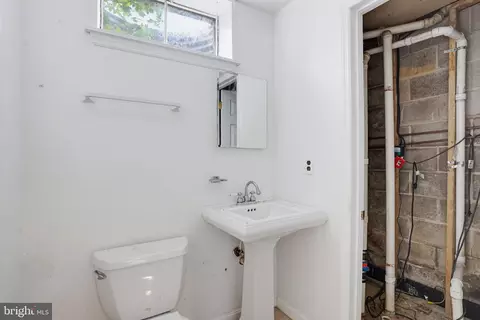 Bath - 301 Caravel Dr, Bear, DE 19701 photo 3 of 3