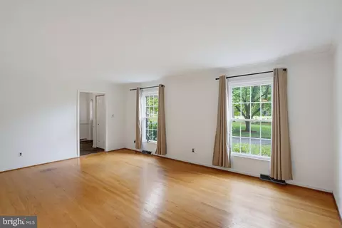 Living - 301 Caravel Dr, Bear, DE 19701 photo 4 of 8